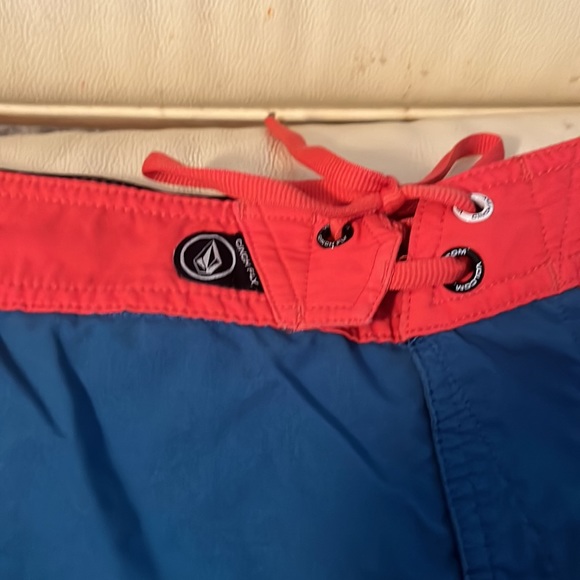Volcom board shorts - Picture 3 of 6